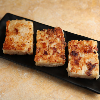 Turnip Cakes / 臘味蘿蔔糕