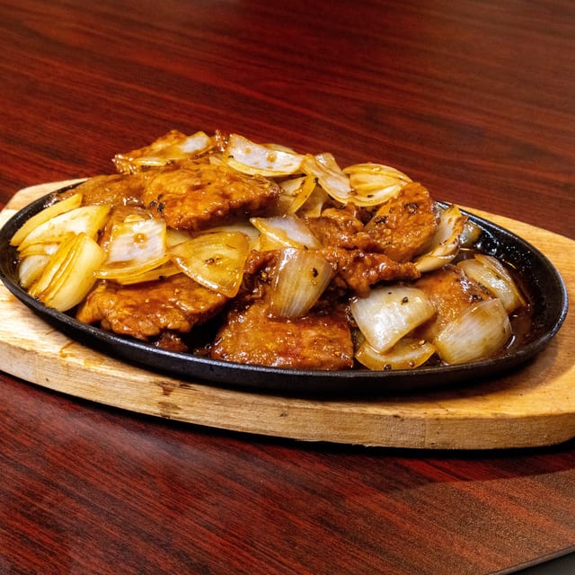 Sizzling Beef Fillet with Black Pepper Sauce.